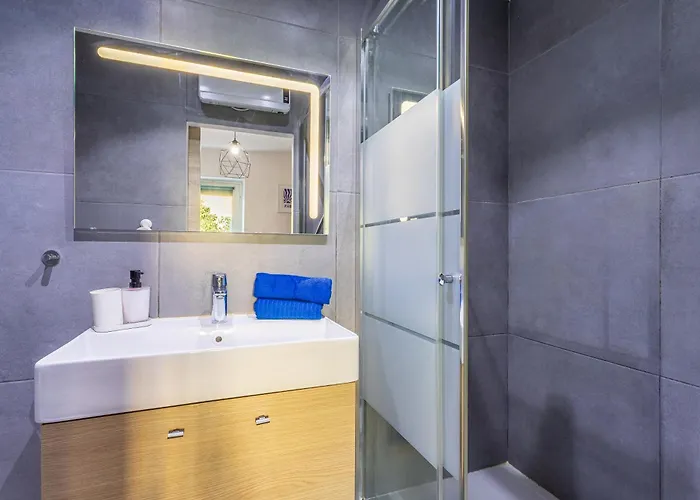 La Cle Escale Bleue, Route Du Parcours Des Arts Ppat * Ιέρ